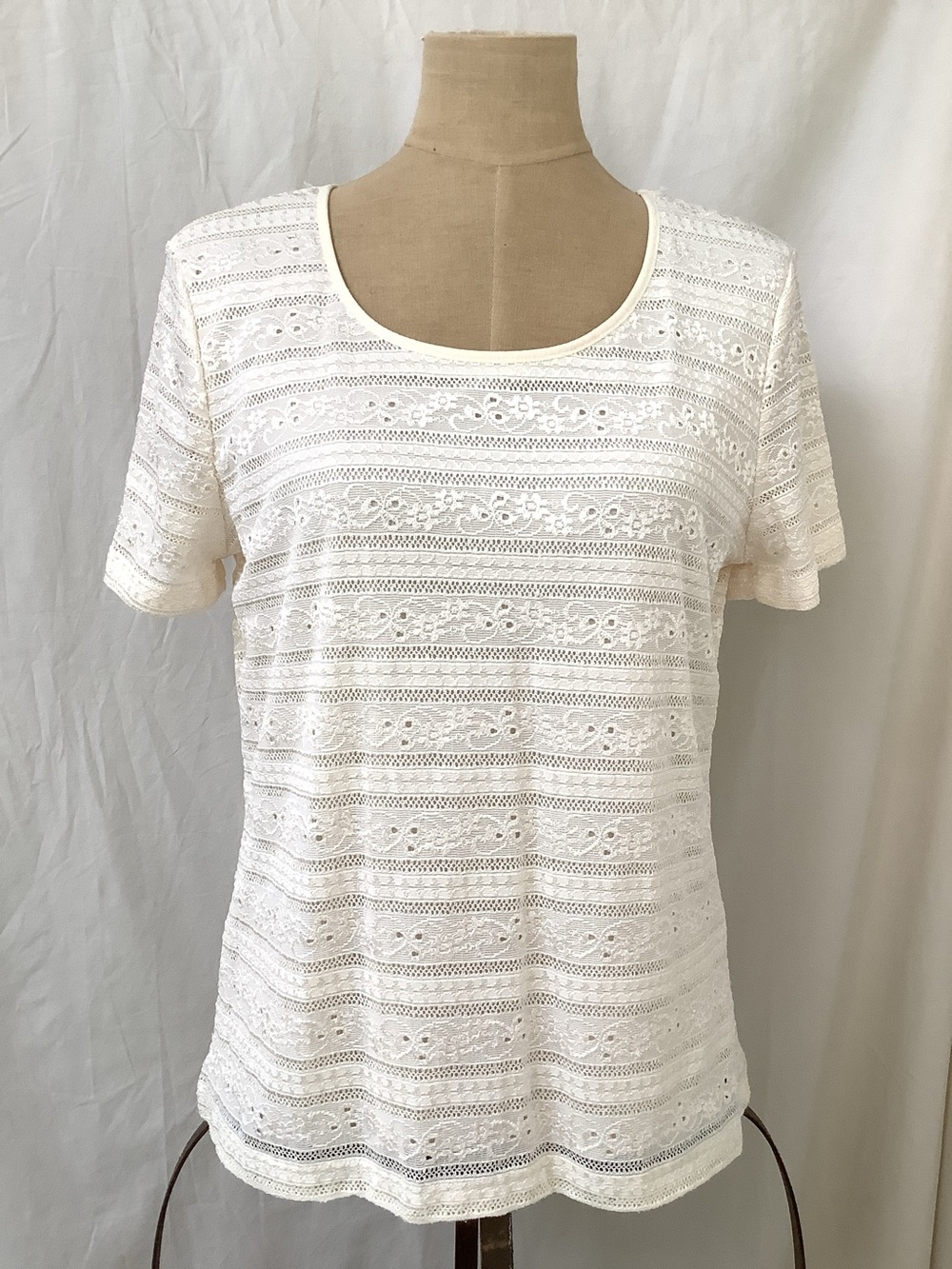 Covington Top Shirt-Cream/Ivory Floral Lace Overlay-Lined-Short Sleeve-EUC-L
